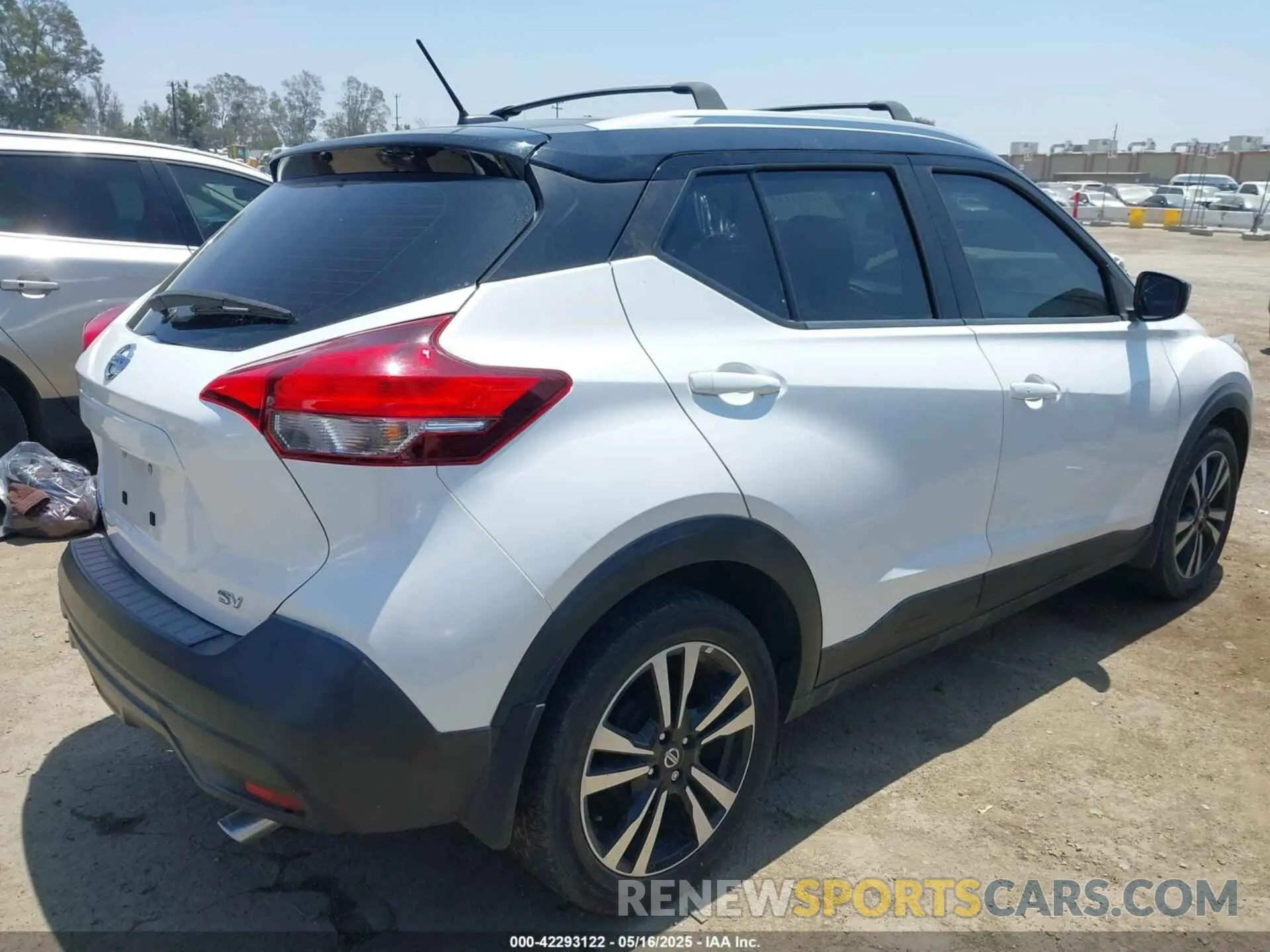 4 Photograph of a damaged car 3N1CP5CUXKL508165 NISSAN KICKS 2019