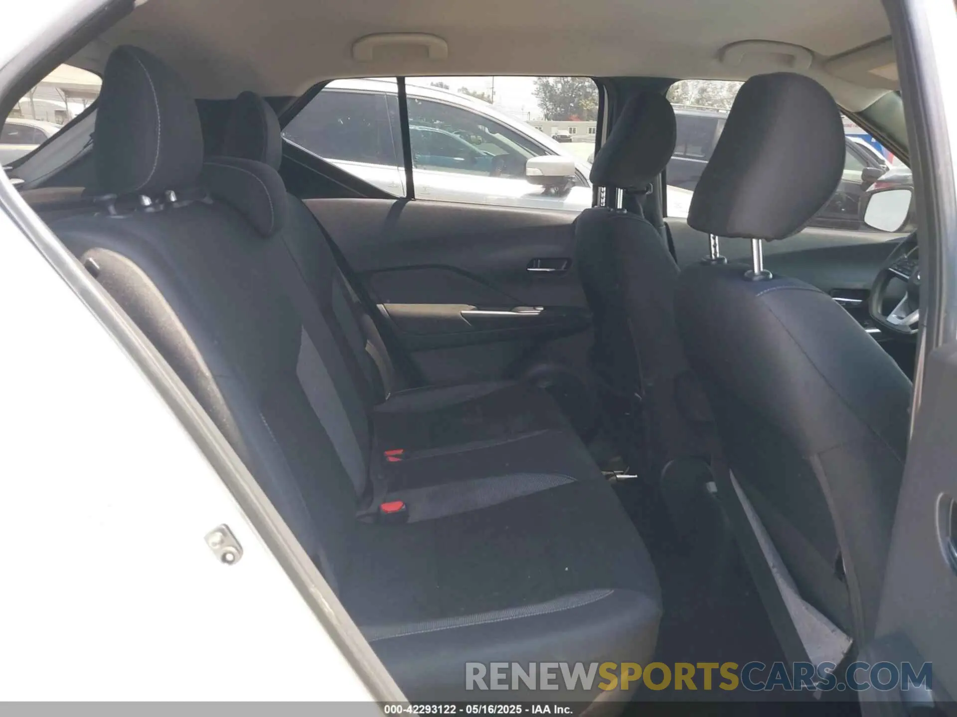 8 Photograph of a damaged car 3N1CP5CUXKL508165 NISSAN KICKS 2019