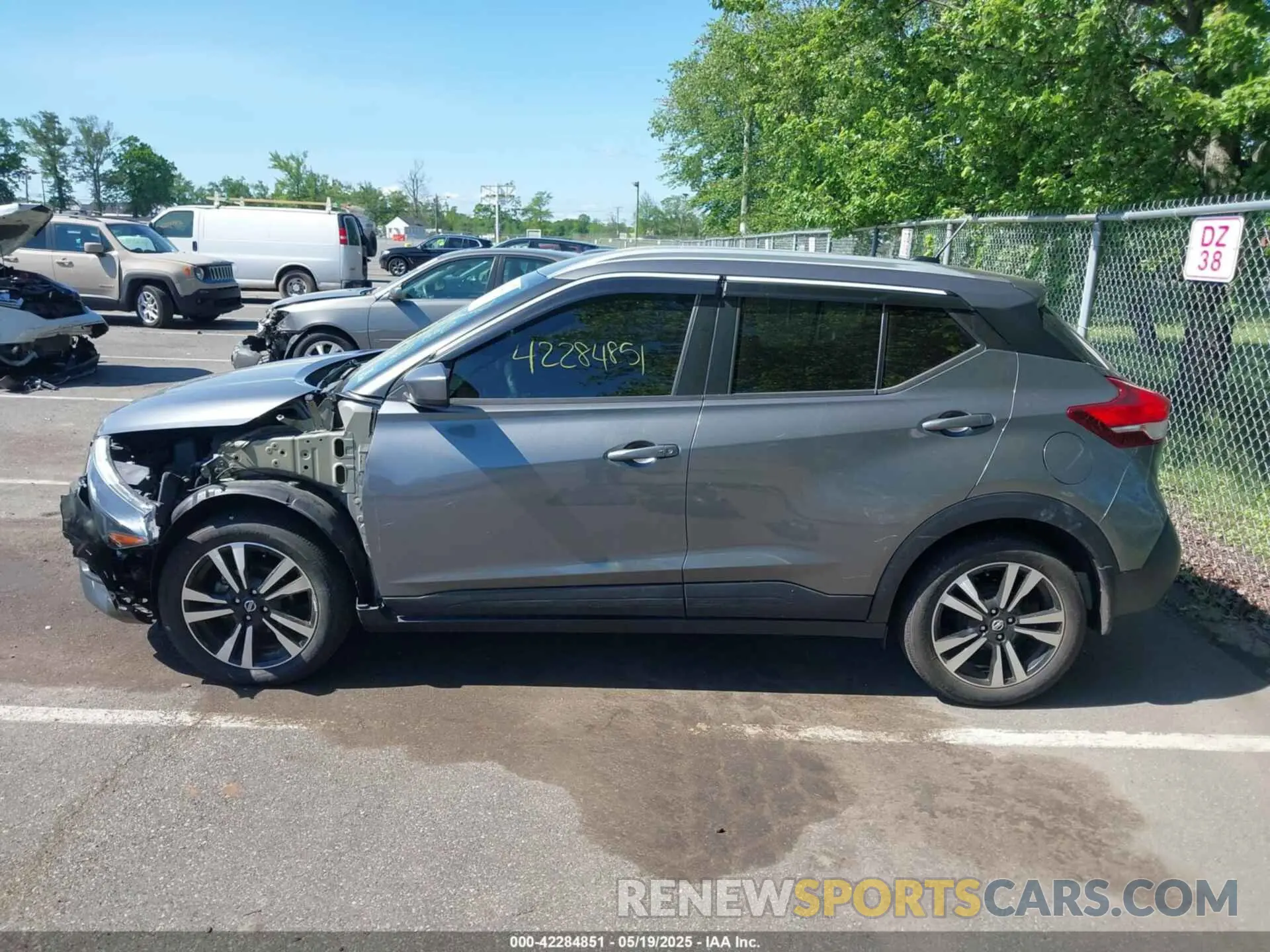 14 Photograph of a damaged car 3N1CP5CUXKL509462 NISSAN KICKS 2019