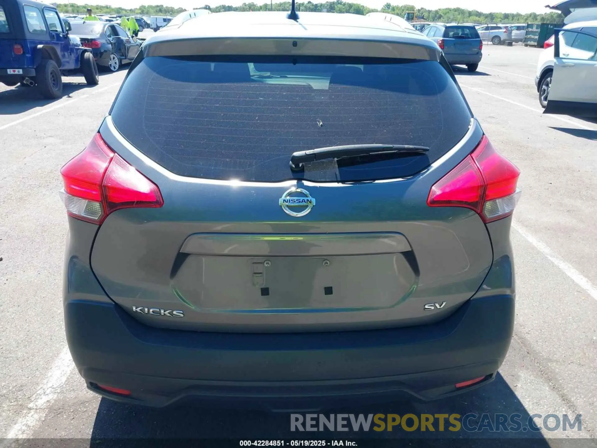16 Photograph of a damaged car 3N1CP5CUXKL509462 NISSAN KICKS 2019