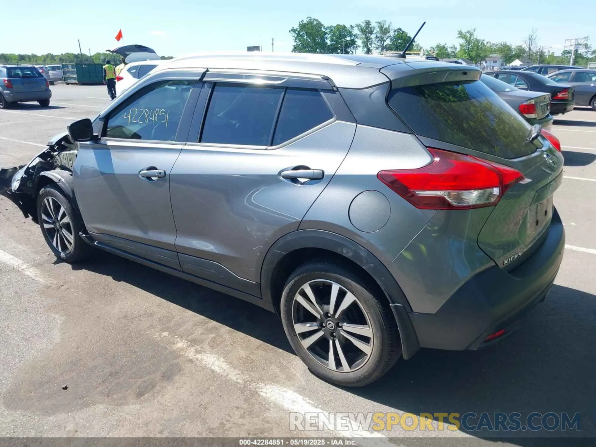 3 Photograph of a damaged car 3N1CP5CUXKL509462 NISSAN KICKS 2019