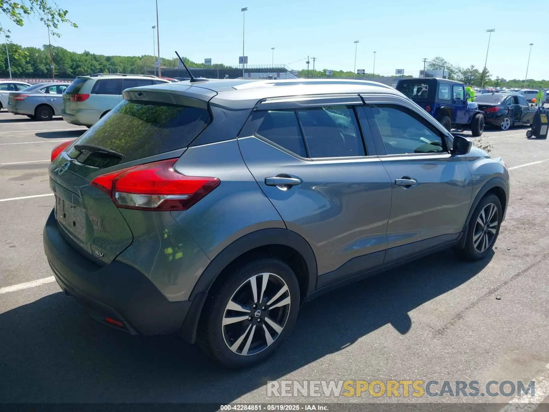 4 Photograph of a damaged car 3N1CP5CUXKL509462 NISSAN KICKS 2019