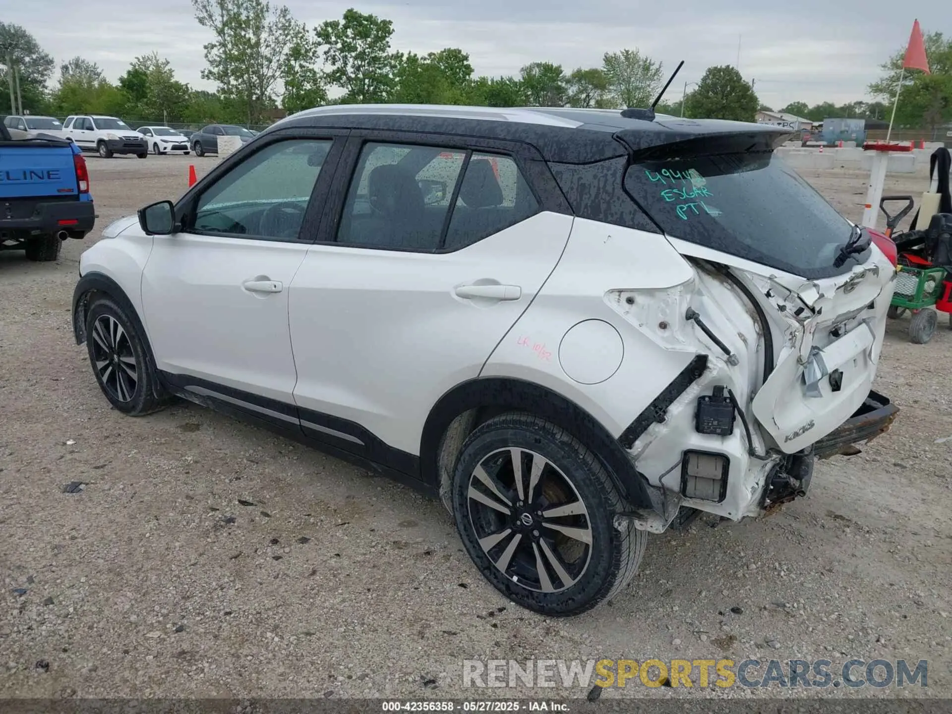 3 Photograph of a damaged car 3N1CP5CUXKL520378 NISSAN KICKS 2019