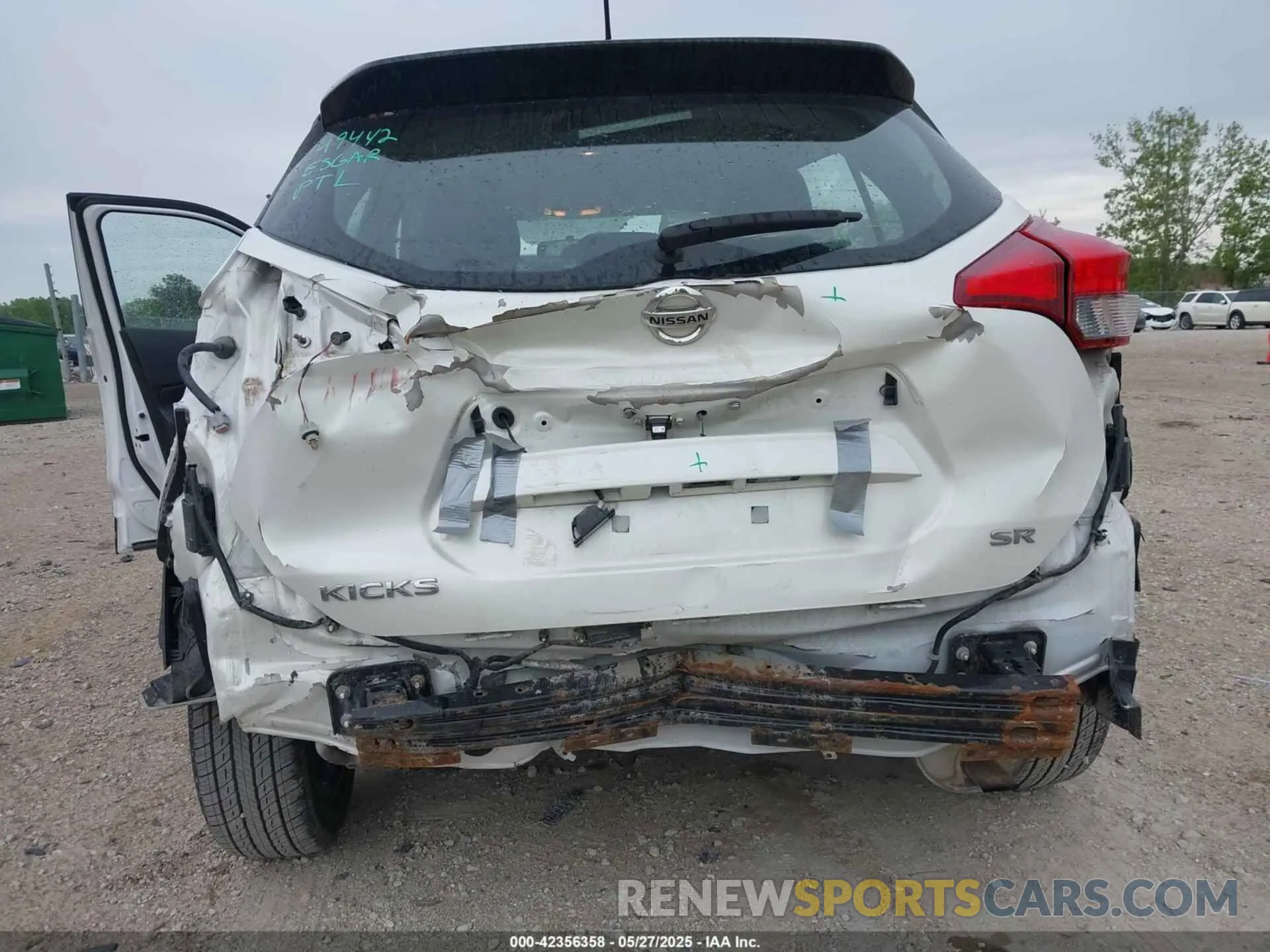 6 Photograph of a damaged car 3N1CP5CUXKL520378 NISSAN KICKS 2019