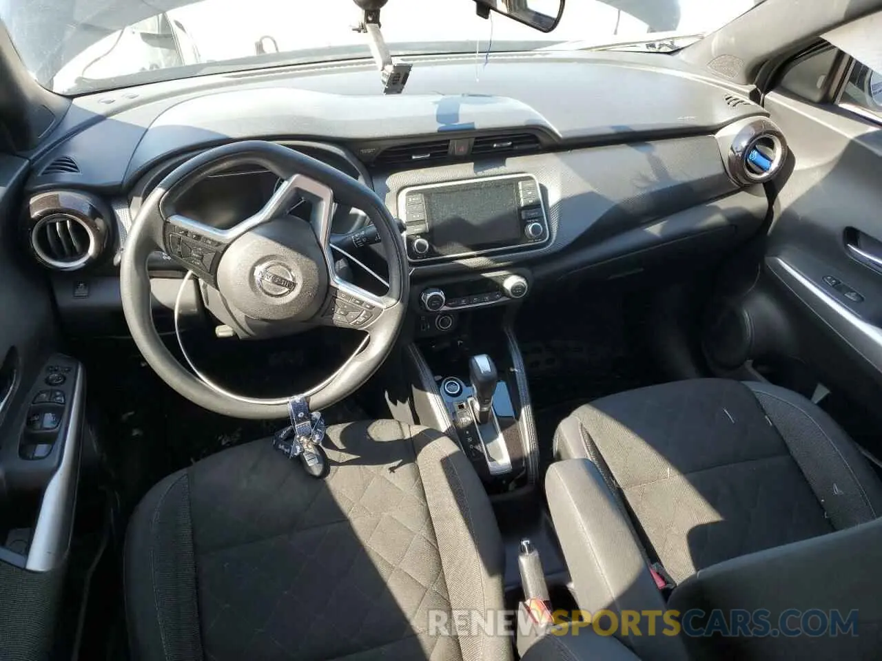 8 Photograph of a damaged car 3N1CP5CUXKL527461 NISSAN KICKS 2019