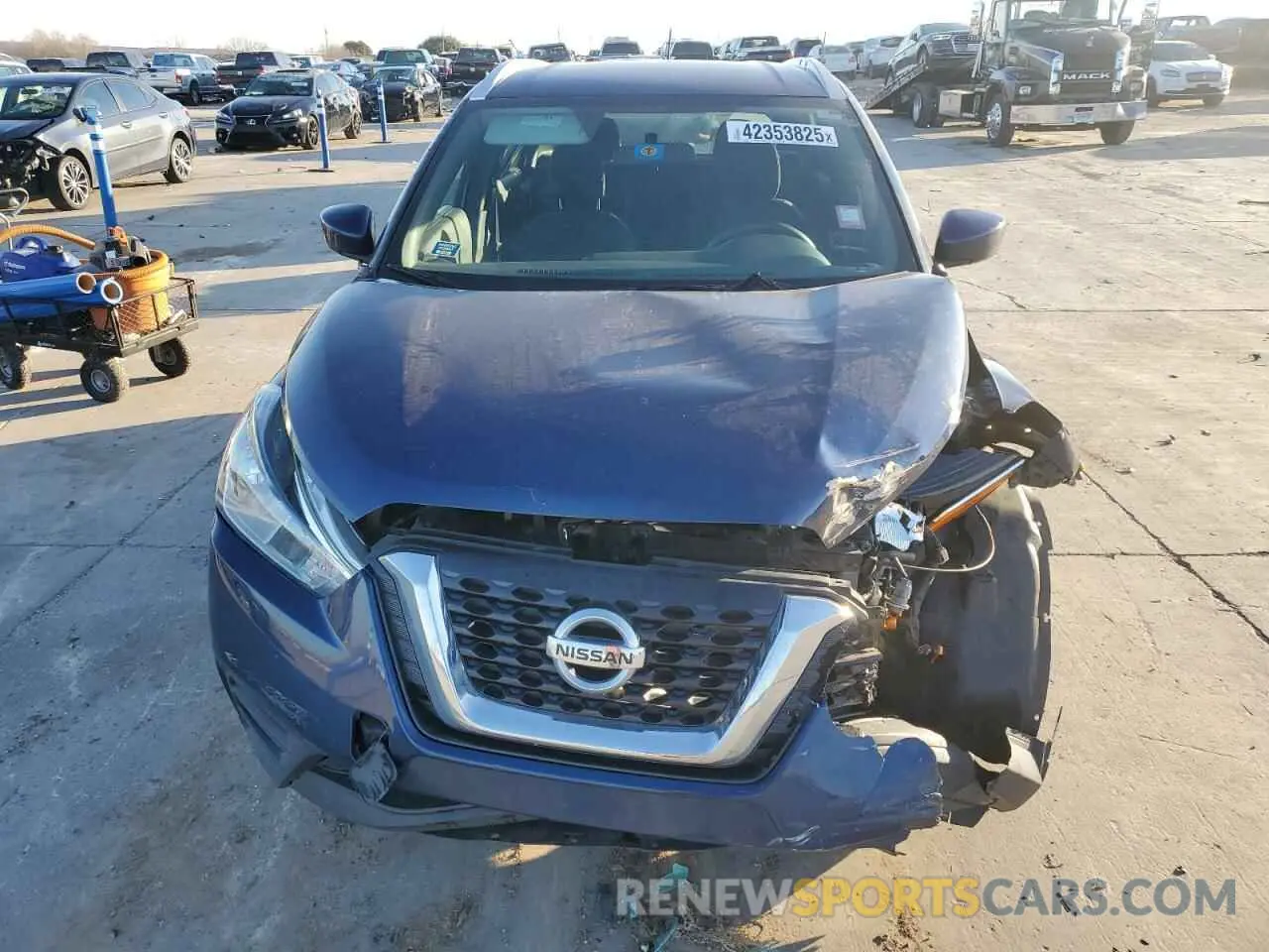 5 Photograph of a damaged car 3N1CP5CUXKL536838 NISSAN KICKS 2019