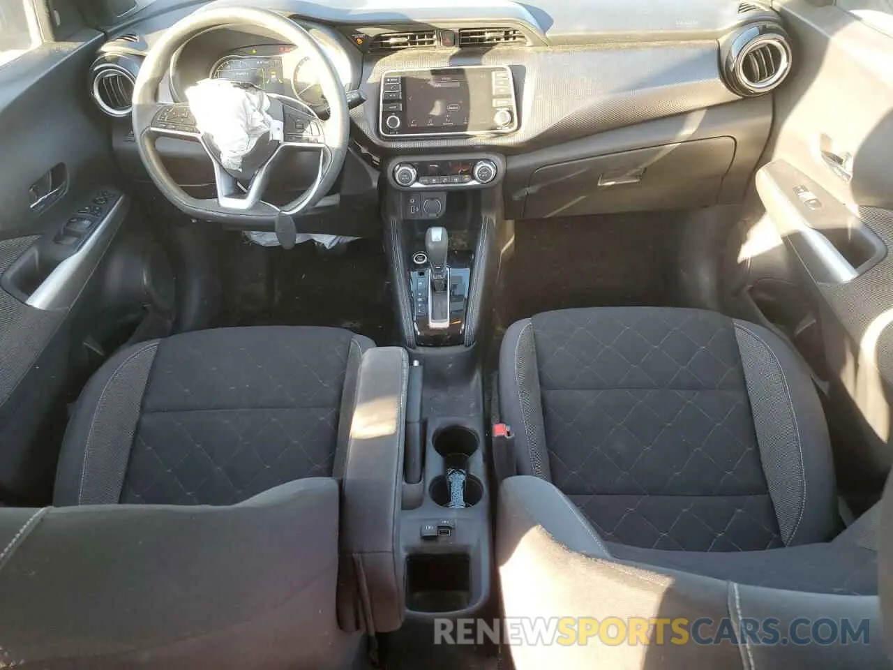 8 Photograph of a damaged car 3N1CP5CUXKL536838 NISSAN KICKS 2019