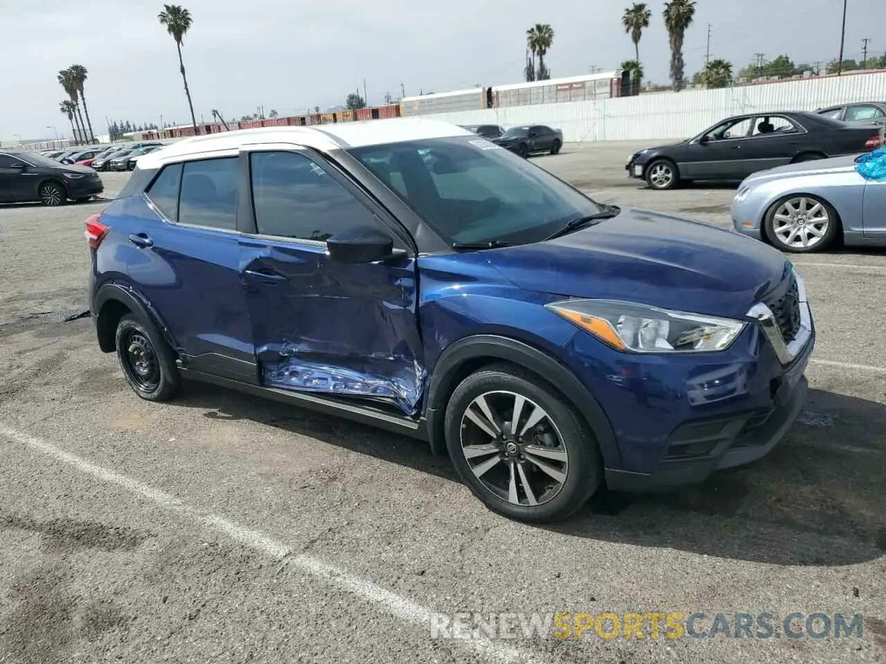 4 Photograph of a damaged car 3N1CP5CUXKL567989 NISSAN KICKS 2019
