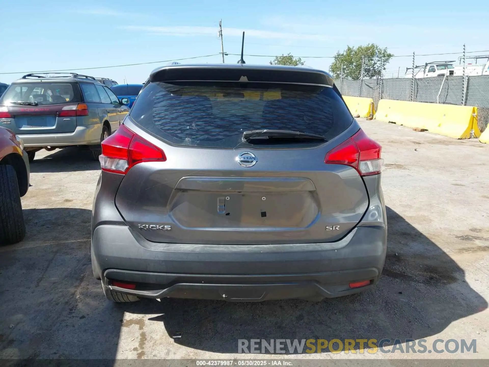 16 Photograph of a damaged car 3N1CP5CUXKL569256 NISSAN KICKS 2019