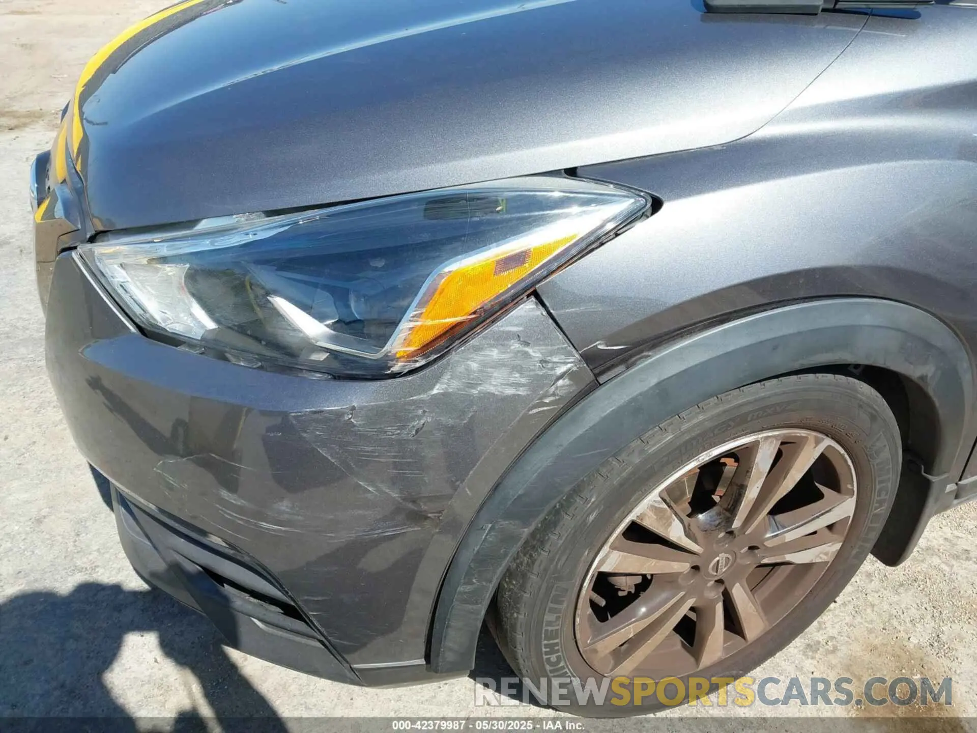 18 Photograph of a damaged car 3N1CP5CUXKL569256 NISSAN KICKS 2019