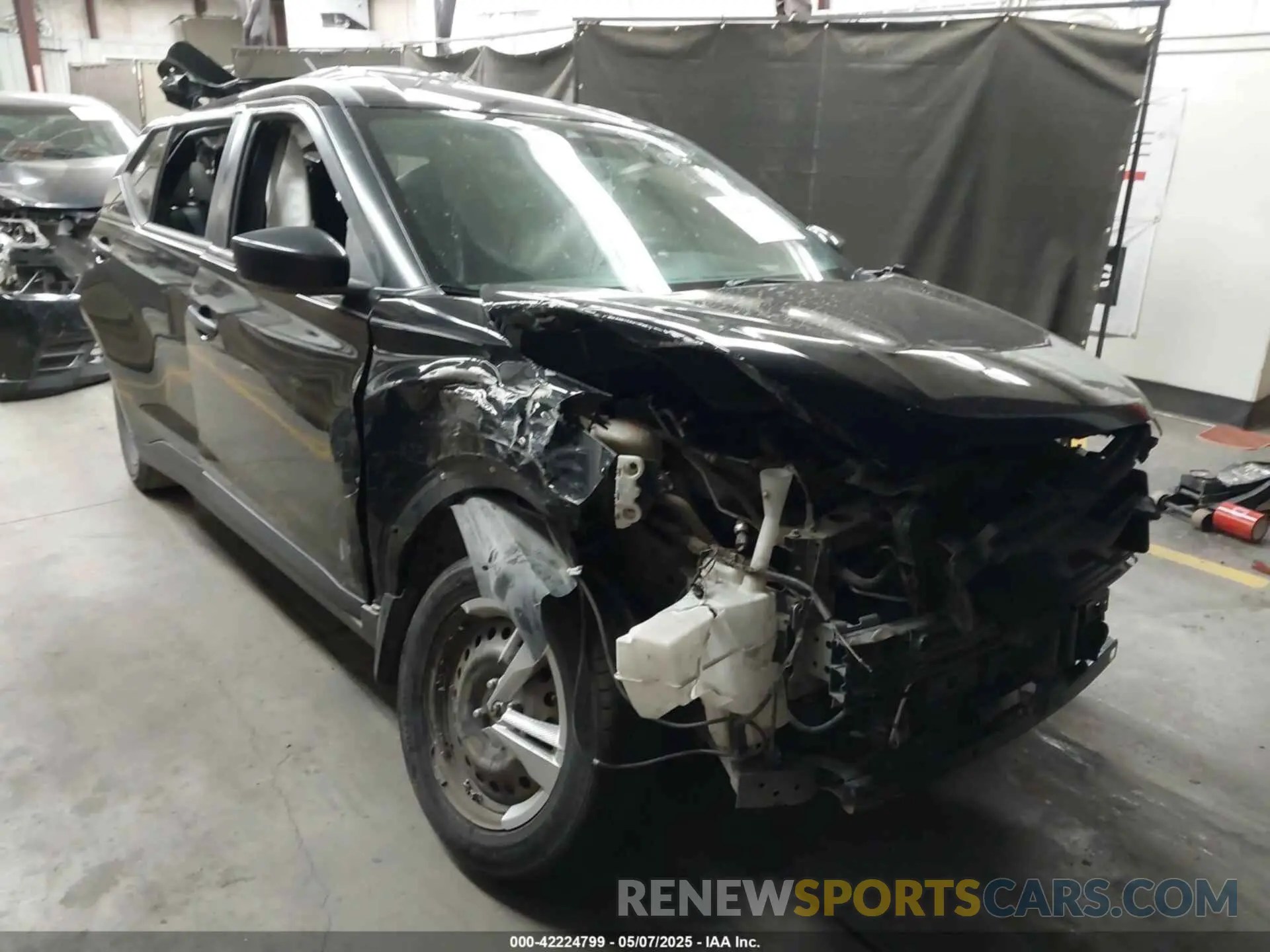 1 Photograph of a damaged car 3N1CP5BV0LL501964 NISSAN KICKS 2020