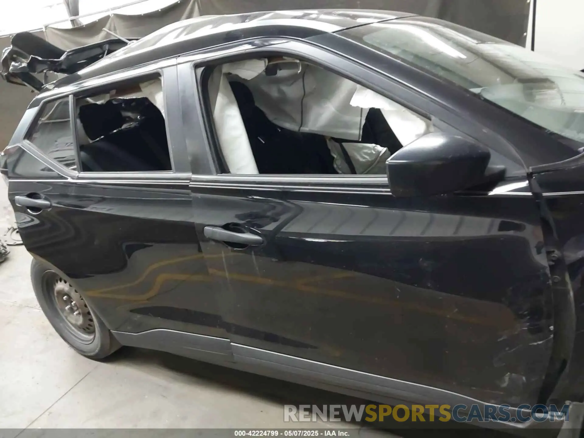 13 Photograph of a damaged car 3N1CP5BV0LL501964 NISSAN KICKS 2020