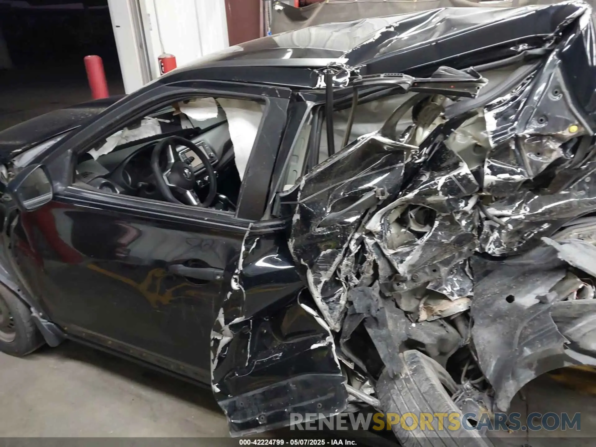 14 Photograph of a damaged car 3N1CP5BV0LL501964 NISSAN KICKS 2020