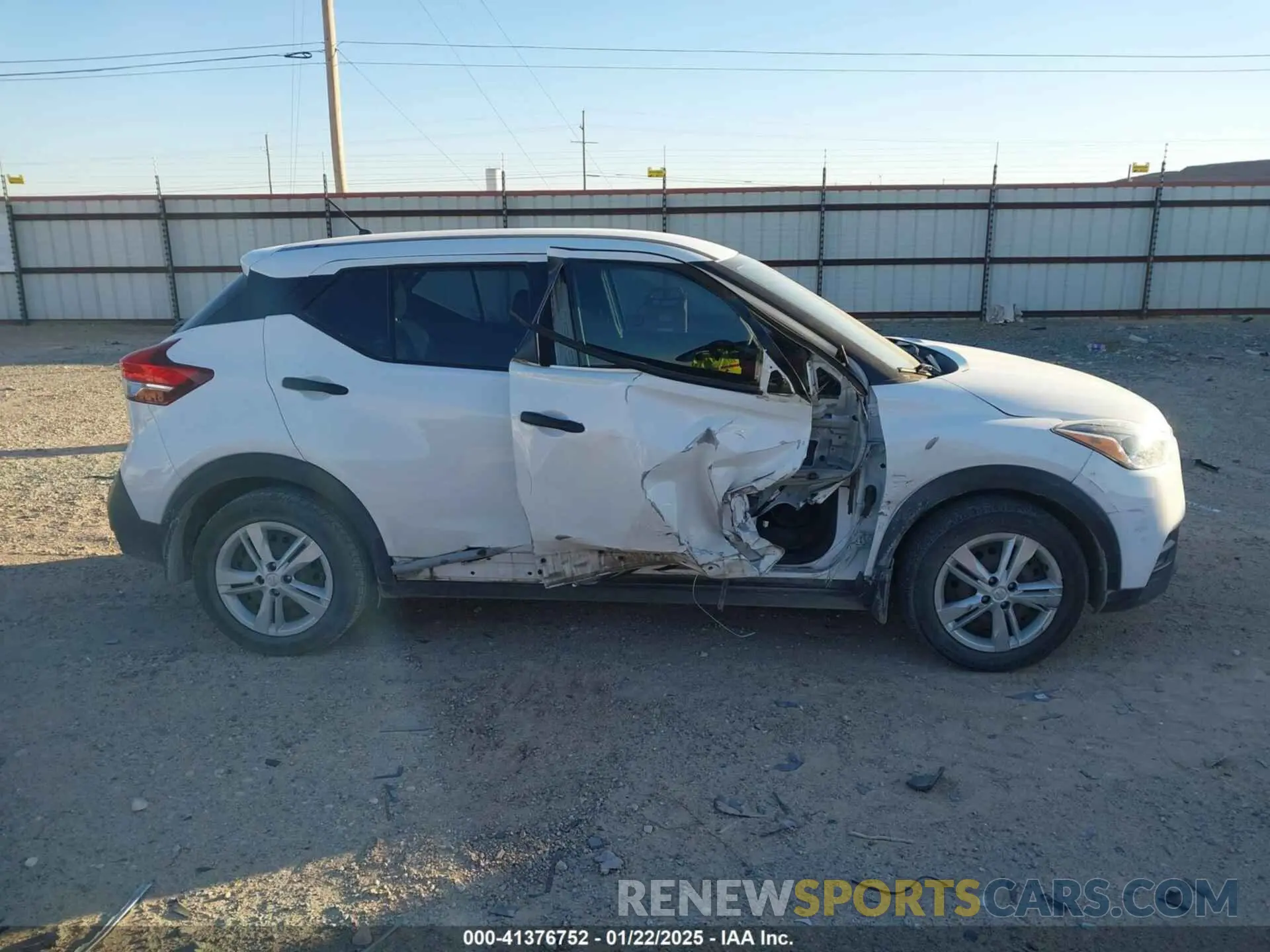 14 Photograph of a damaged car 3N1CP5BV0LL514410 NISSAN KICKS 2020