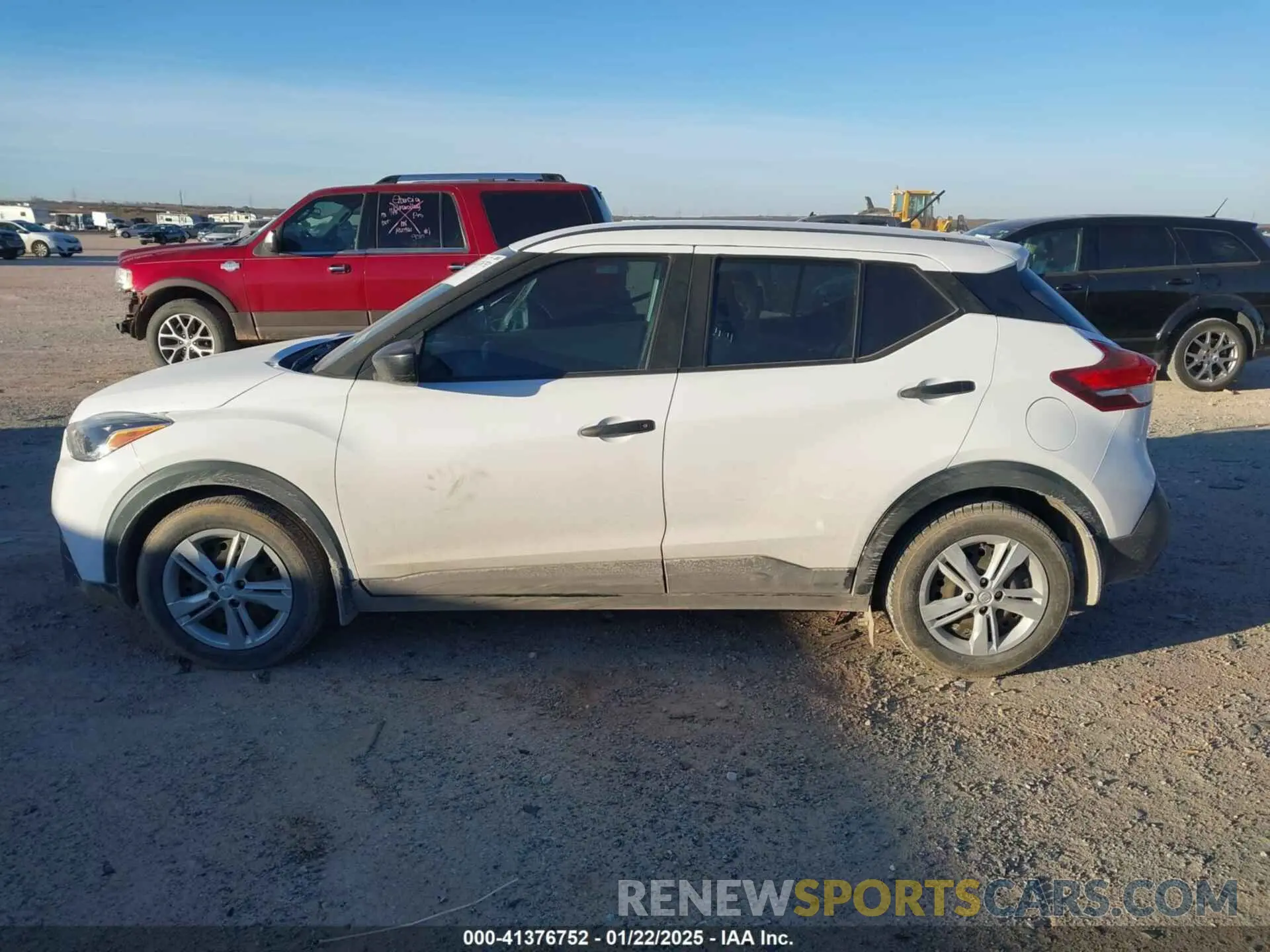 15 Photograph of a damaged car 3N1CP5BV0LL514410 NISSAN KICKS 2020