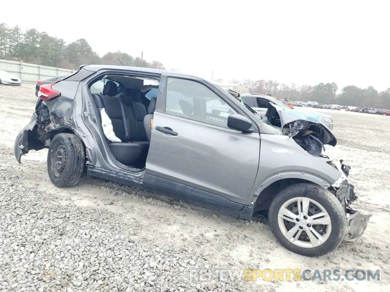 4 Photograph of a damaged car 3N1CP5BV0LL539632 NISSAN KICKS 2020