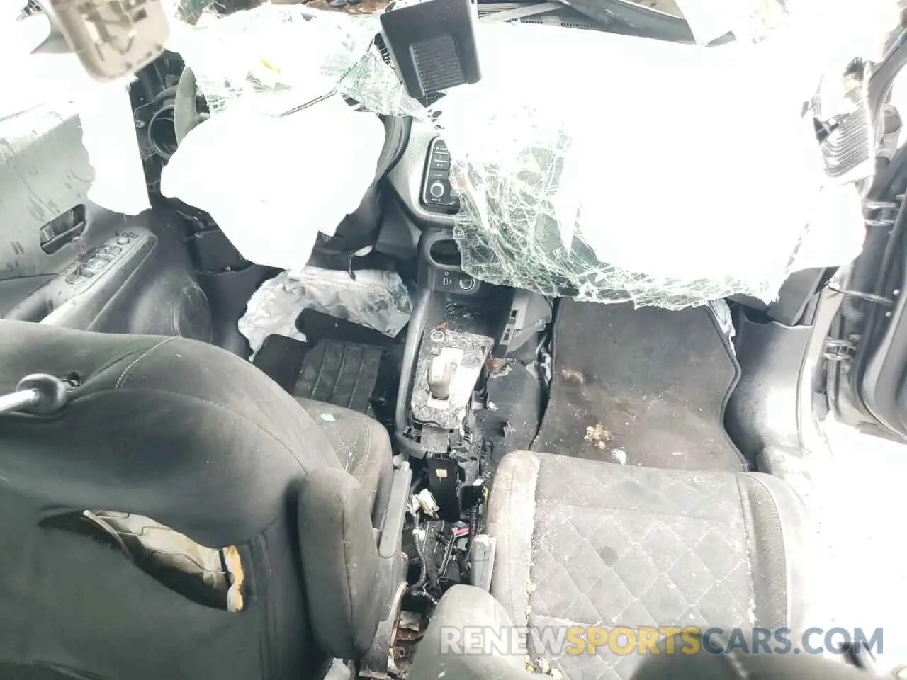 8 Photograph of a damaged car 3N1CP5BV0LL539632 NISSAN KICKS 2020