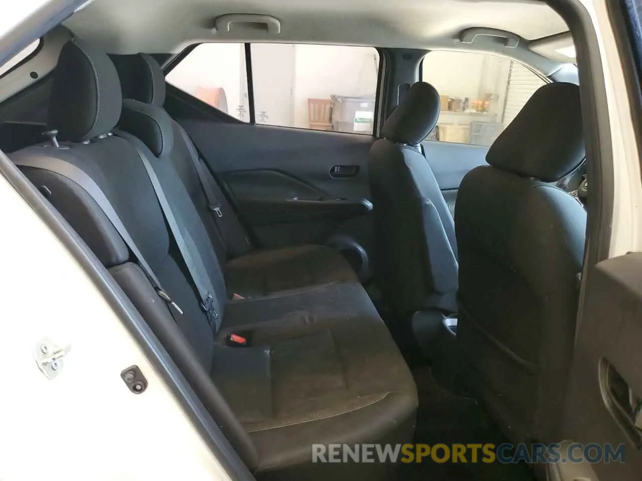 11 Photograph of a damaged car 3N1CP5BV0LL555751 NISSAN KICKS 2020
