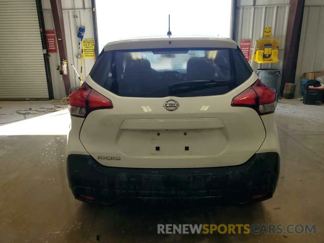 6 Photograph of a damaged car 3N1CP5BV0LL555751 NISSAN KICKS 2020