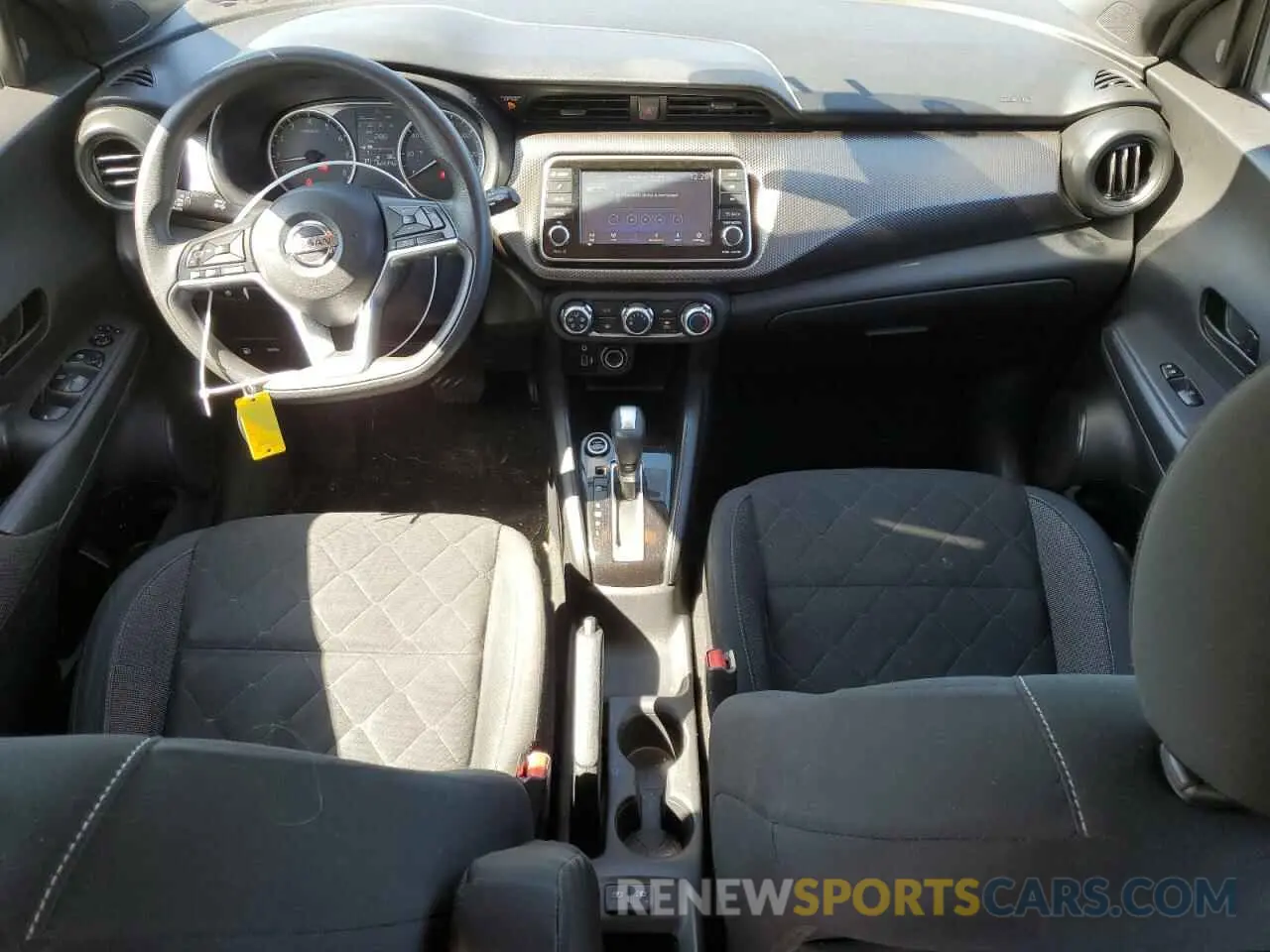 8 Photograph of a damaged car 3N1CP5BV0LL562165 NISSAN KICKS 2020