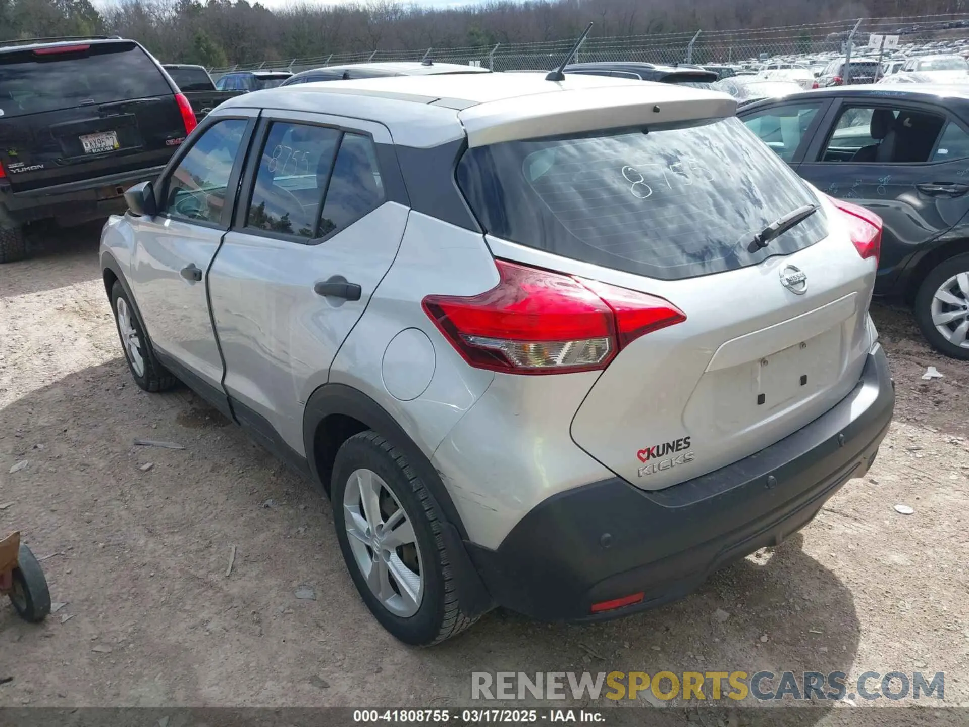3 Photograph of a damaged car 3N1CP5BV0LL562392 NISSAN KICKS 2020