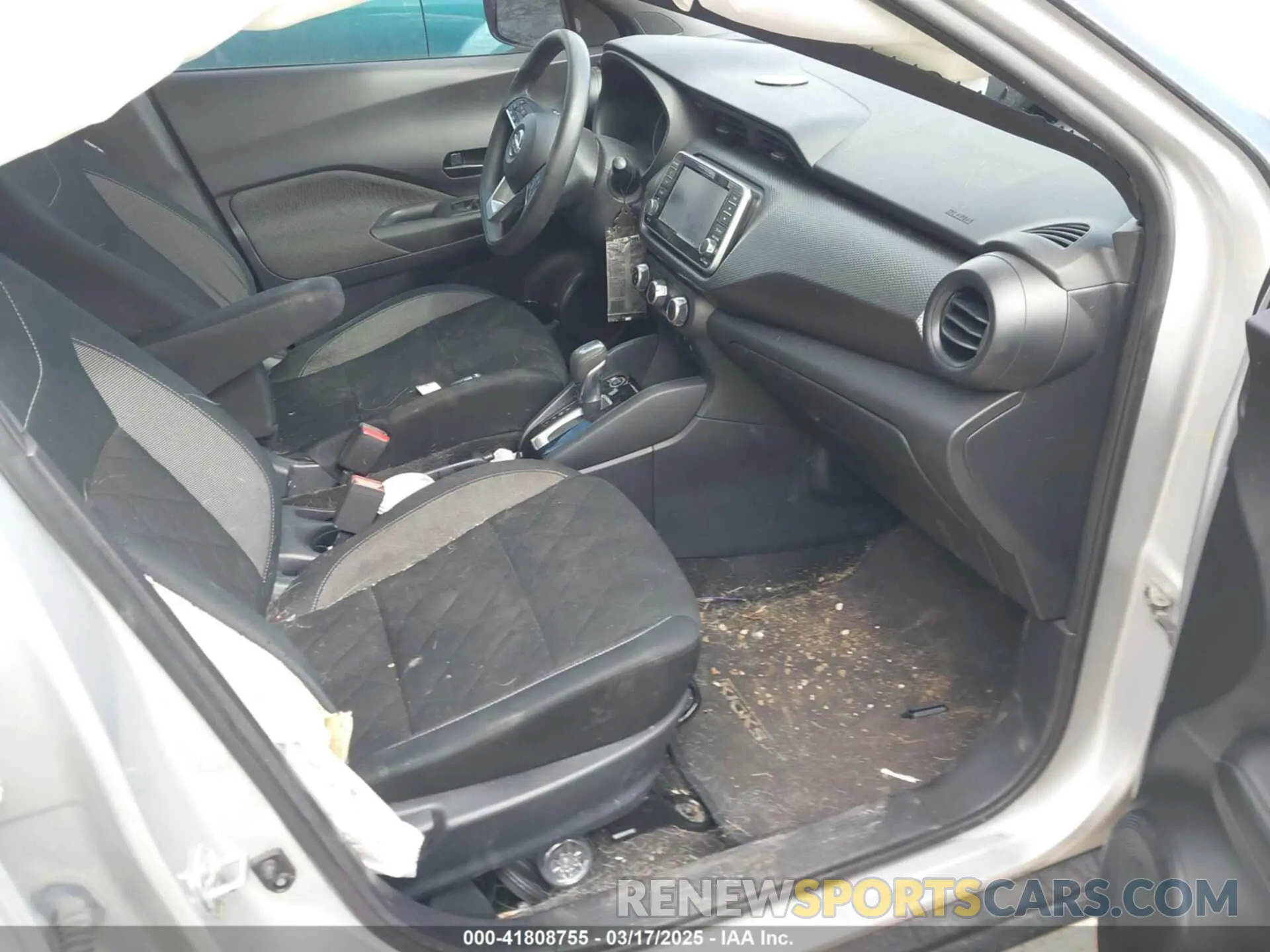 5 Photograph of a damaged car 3N1CP5BV0LL562392 NISSAN KICKS 2020