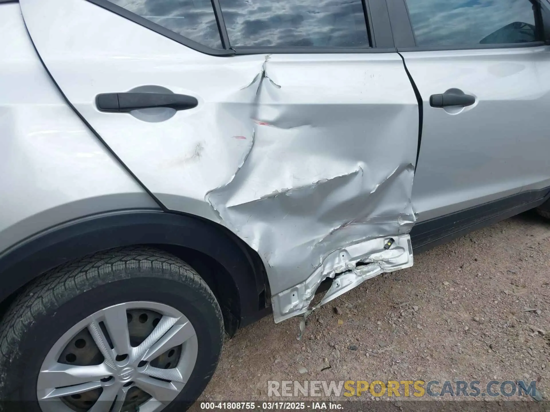 6 Photograph of a damaged car 3N1CP5BV0LL562392 NISSAN KICKS 2020