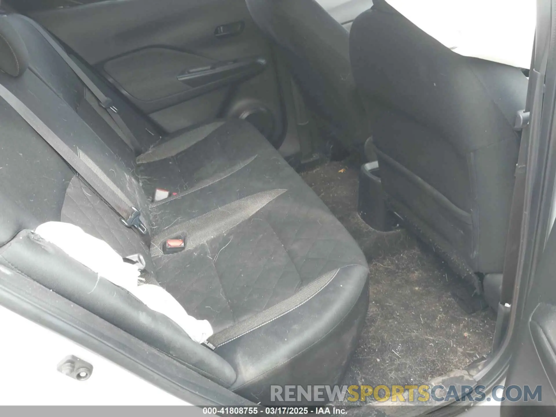 8 Photograph of a damaged car 3N1CP5BV0LL562392 NISSAN KICKS 2020