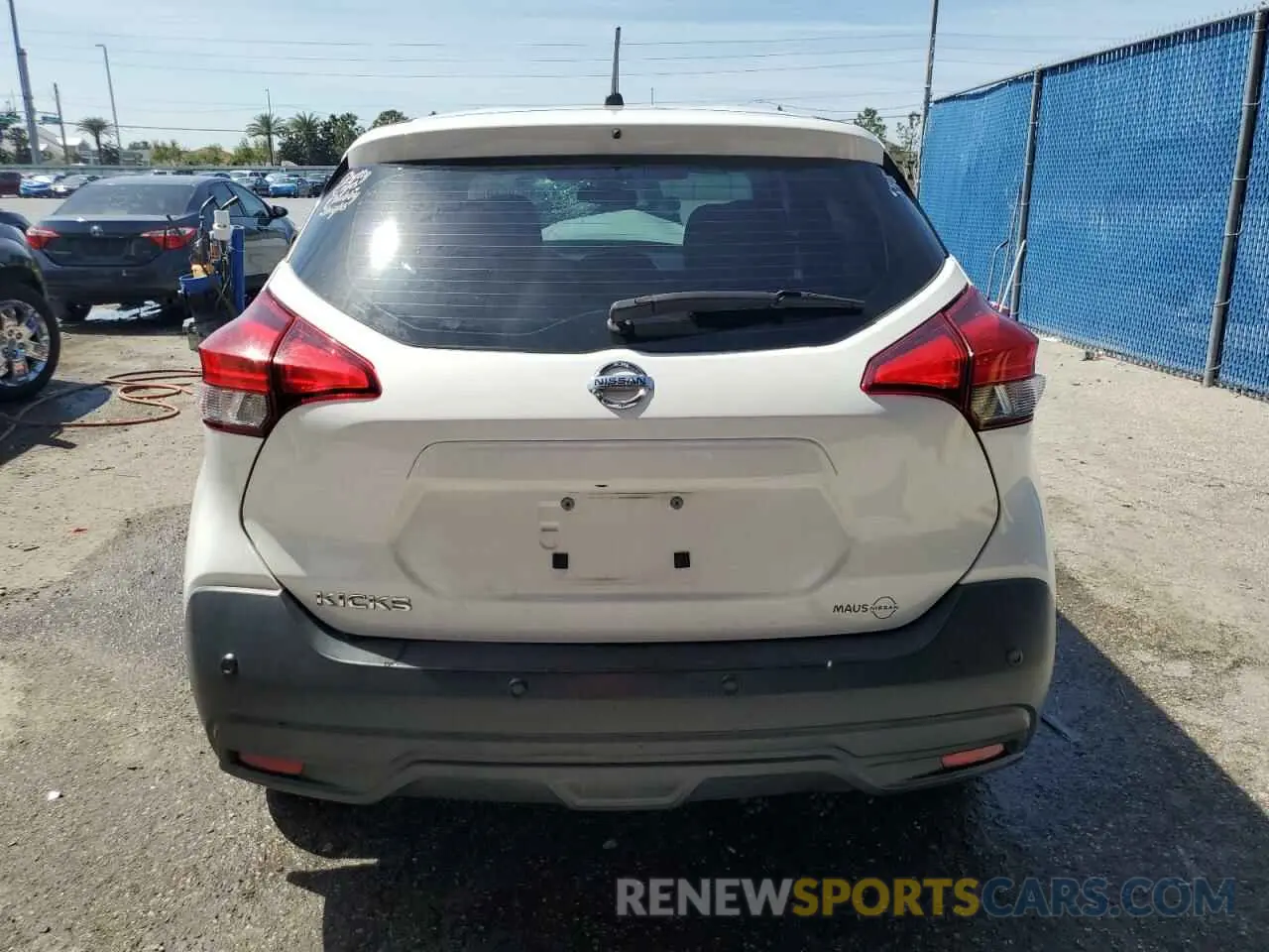 6 Photograph of a damaged car 3N1CP5BV1LL542944 NISSAN KICKS 2020