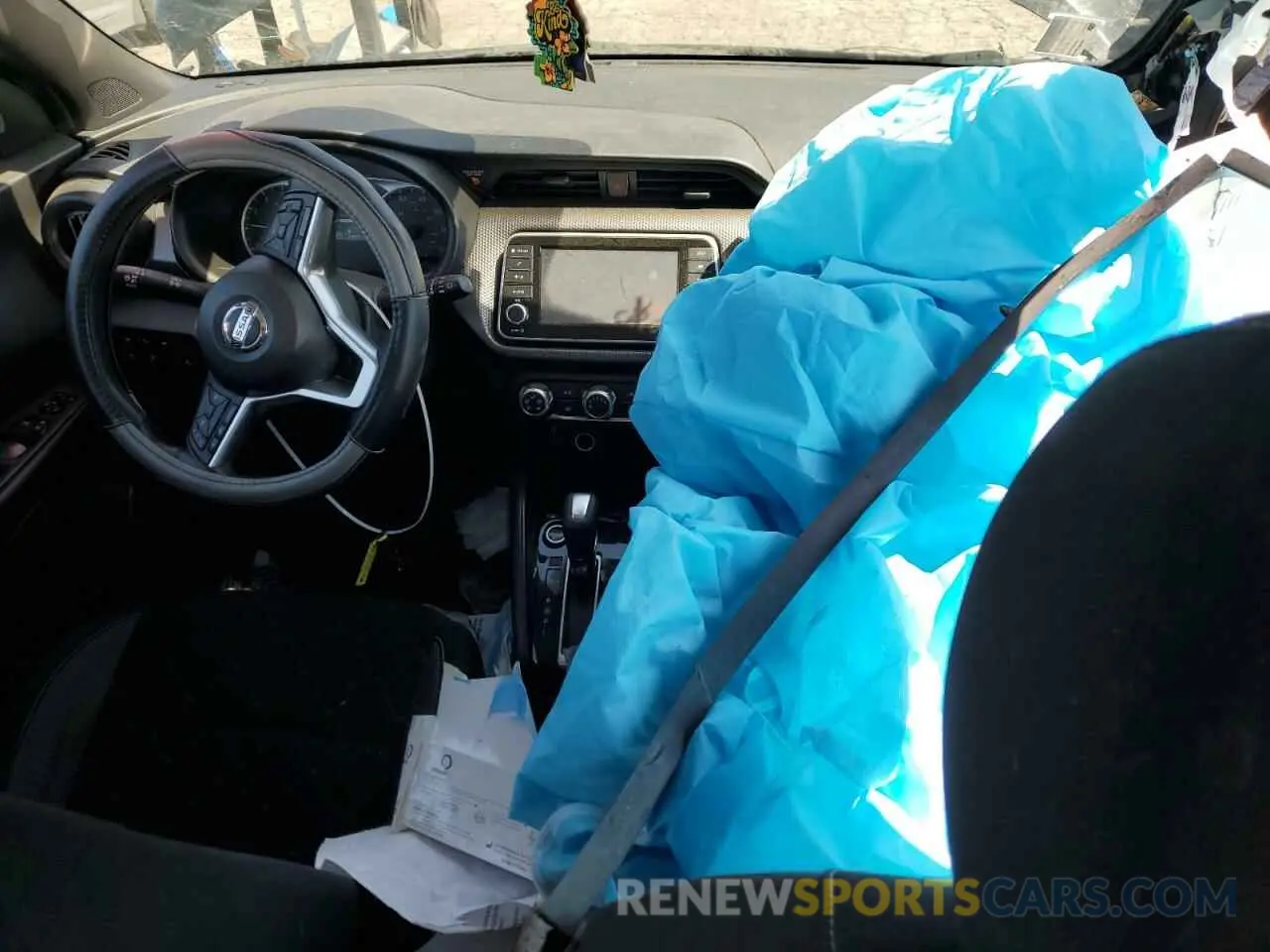 8 Photograph of a damaged car 3N1CP5BV1LL551692 NISSAN KICKS 2020
