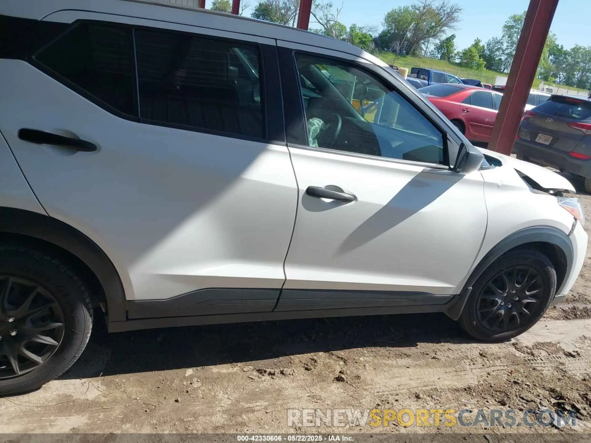 13 Photograph of a damaged car 3N1CP5BV1LL555516 NISSAN KICKS 2020