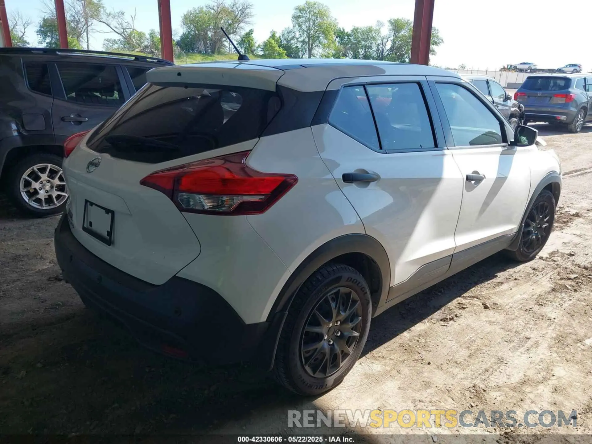 4 Photograph of a damaged car 3N1CP5BV1LL555516 NISSAN KICKS 2020