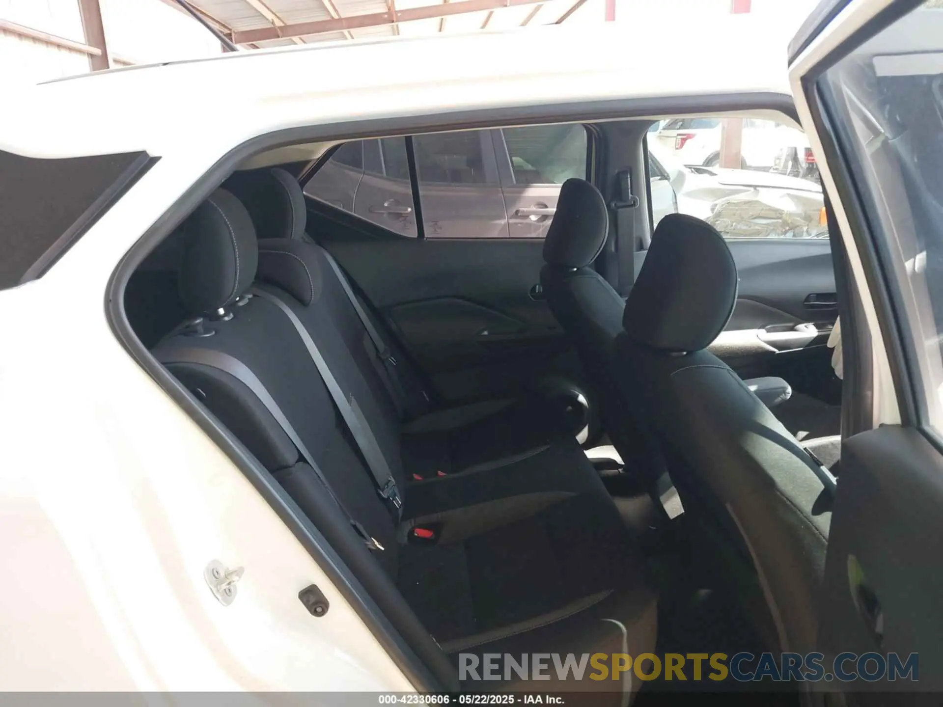 8 Photograph of a damaged car 3N1CP5BV1LL555516 NISSAN KICKS 2020