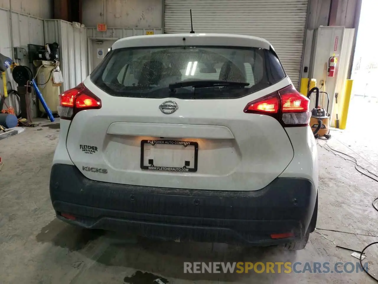 6 Photograph of a damaged car 3N1CP5BV1LL572431 NISSAN KICKS 2020