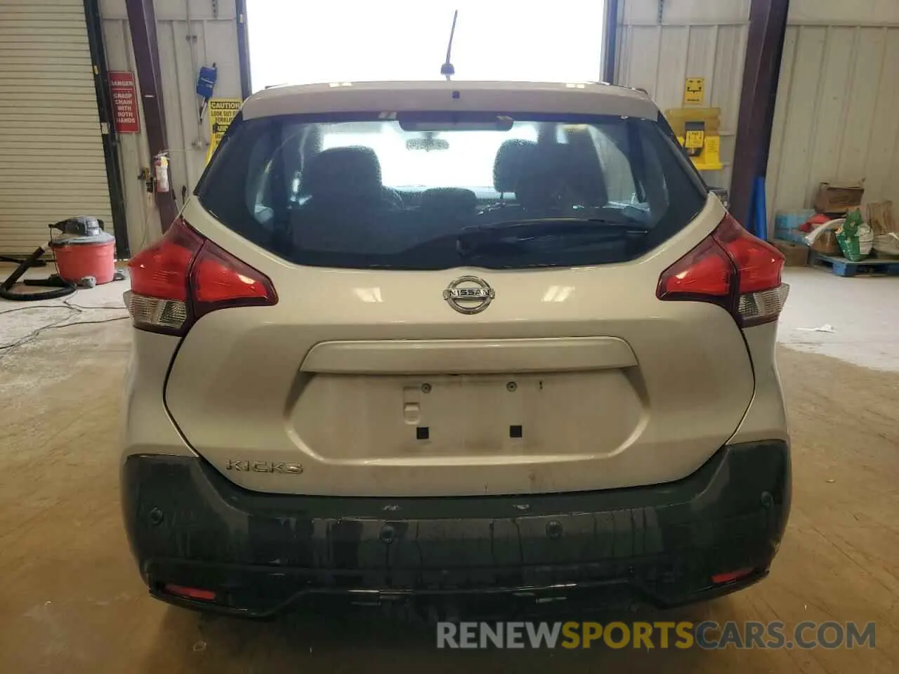 6 Photograph of a damaged car 3N1CP5BV2LL482544 NISSAN KICKS 2020