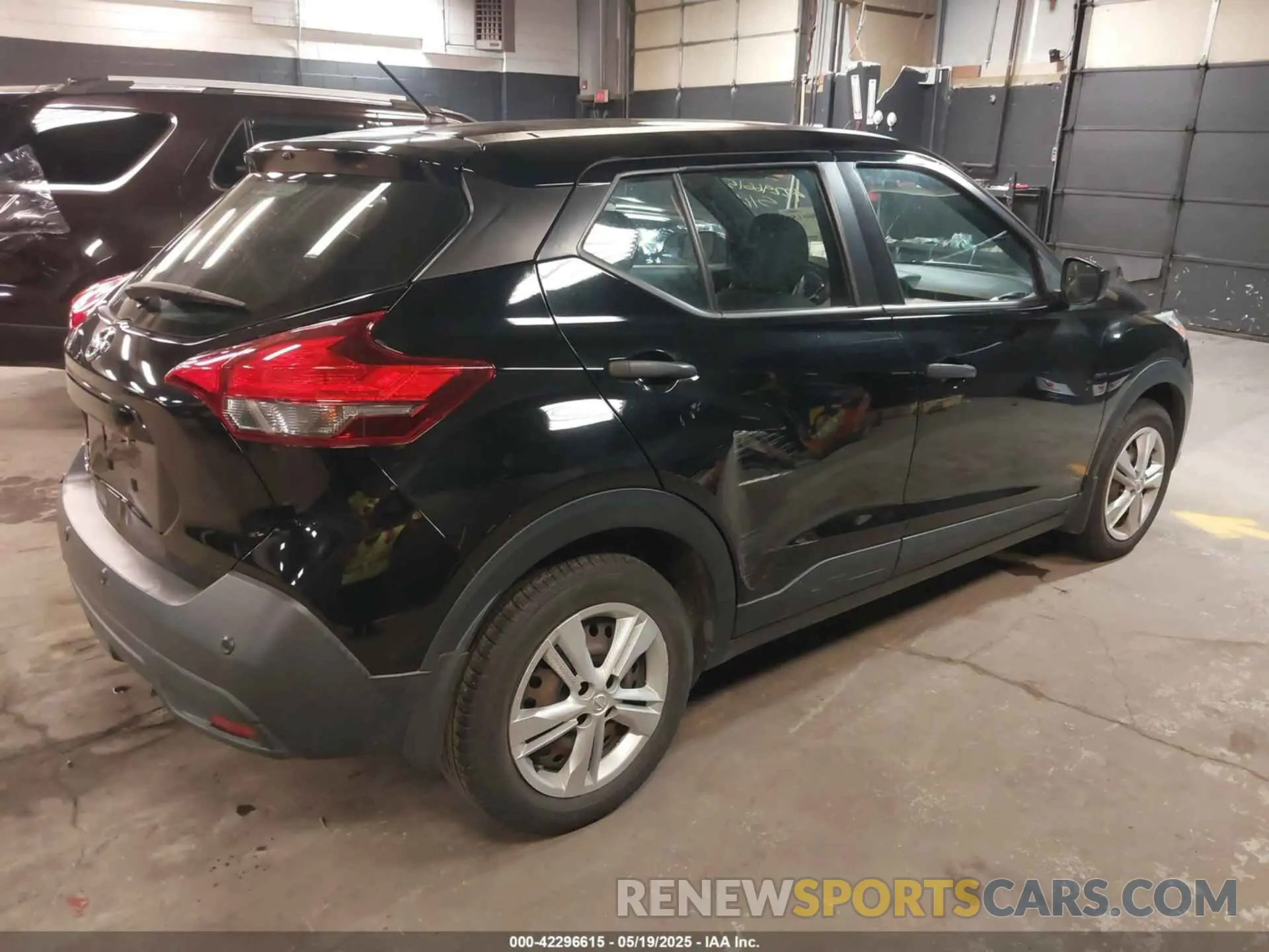 4 Photograph of a damaged car 3N1CP5BV2LL504266 NISSAN KICKS 2020