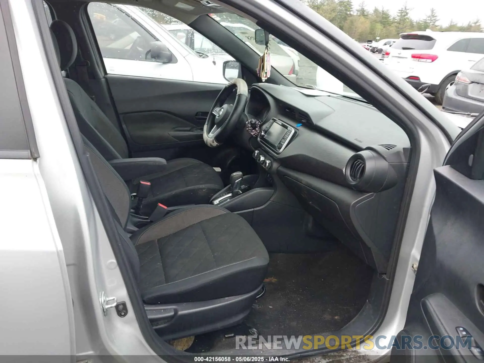 5 Photograph of a damaged car 3N1CP5BV2LL518121 NISSAN KICKS 2020