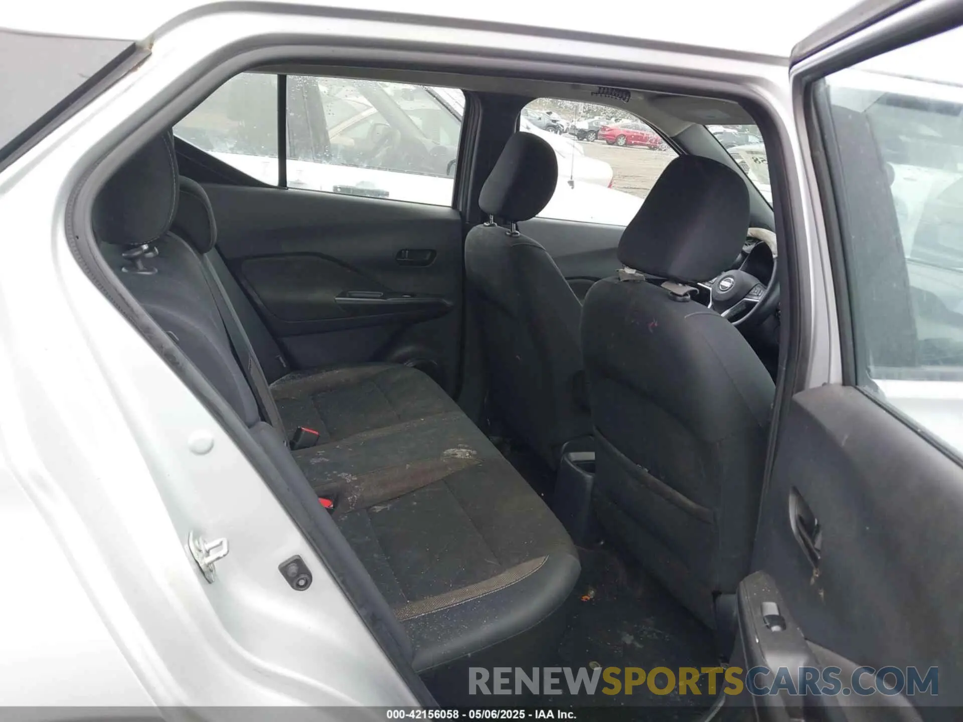 8 Photograph of a damaged car 3N1CP5BV2LL518121 NISSAN KICKS 2020