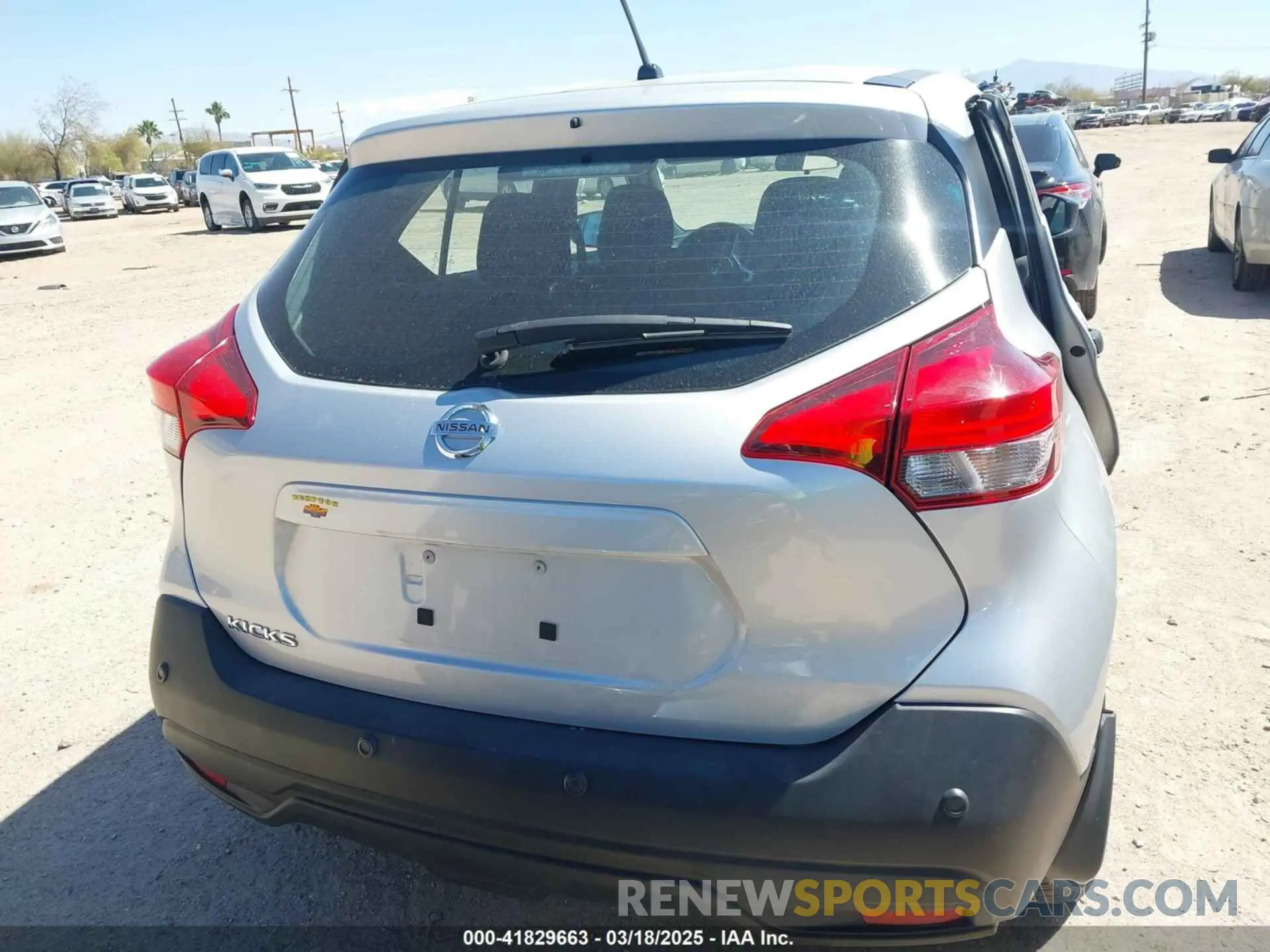 16 Photograph of a damaged car 3N1CP5BV2LL524100 NISSAN KICKS 2020