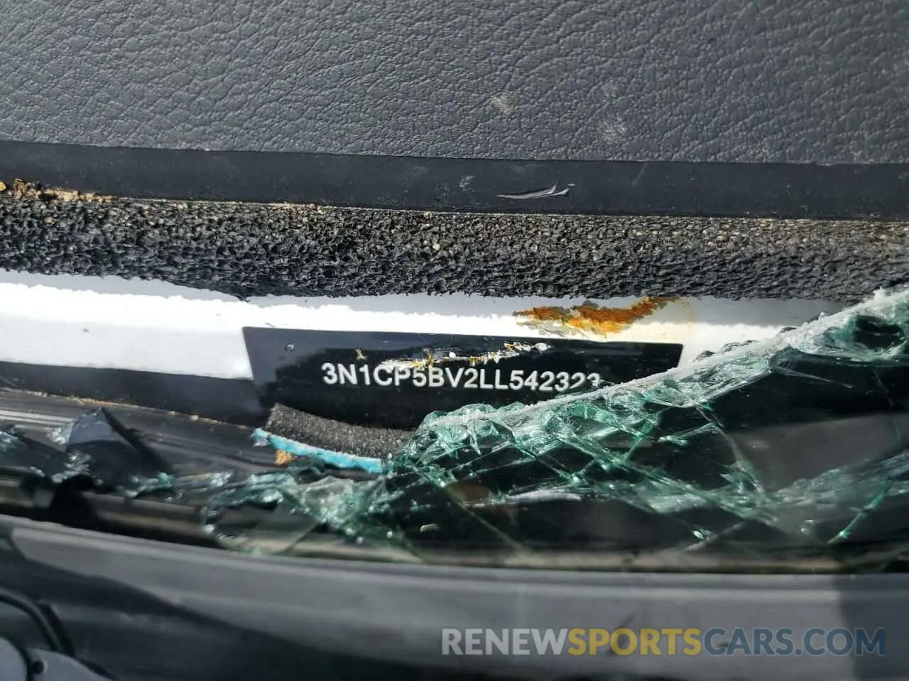 12 Photograph of a damaged car 3N1CP5BV2LL542323 NISSAN KICKS 2020