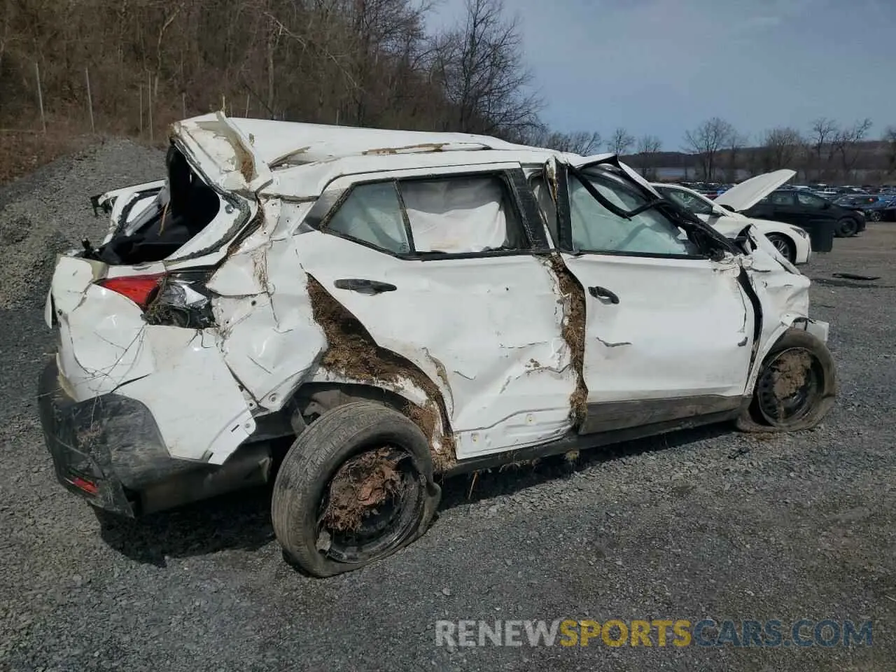 3 Photograph of a damaged car 3N1CP5BV2LL542323 NISSAN KICKS 2020