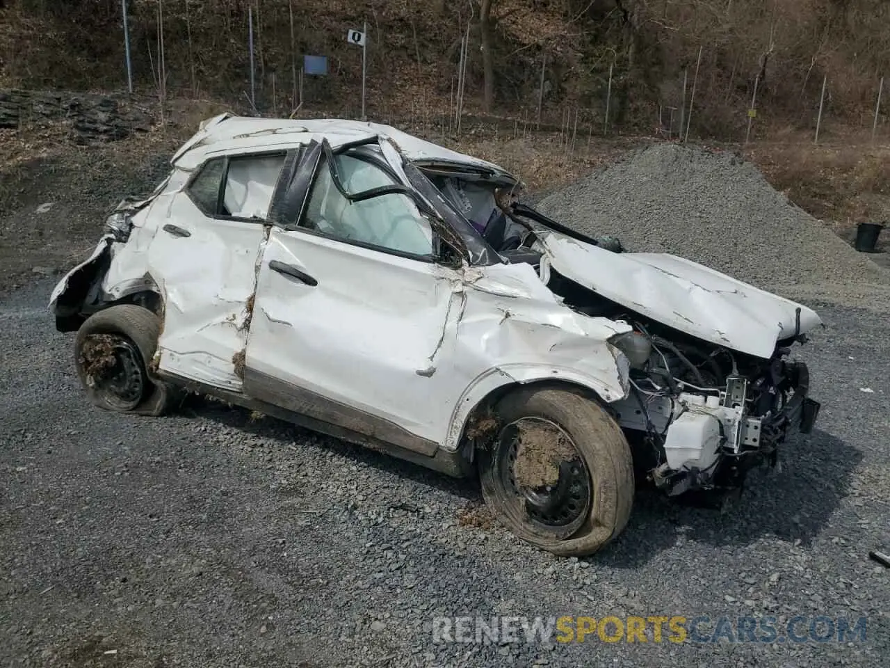 4 Photograph of a damaged car 3N1CP5BV2LL542323 NISSAN KICKS 2020