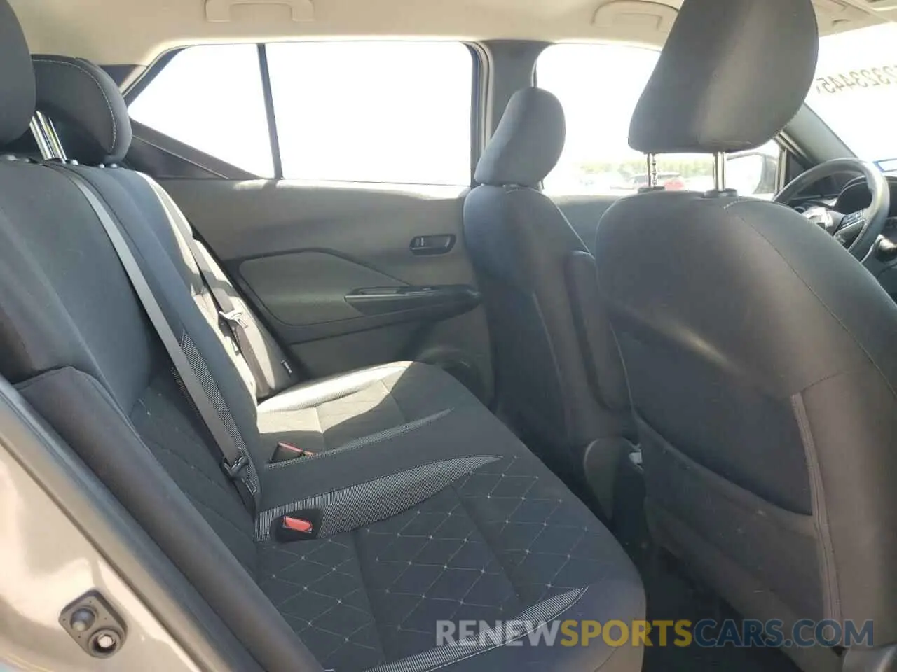 10 Photograph of a damaged car 3N1CP5BV2LL550115 NISSAN KICKS 2020