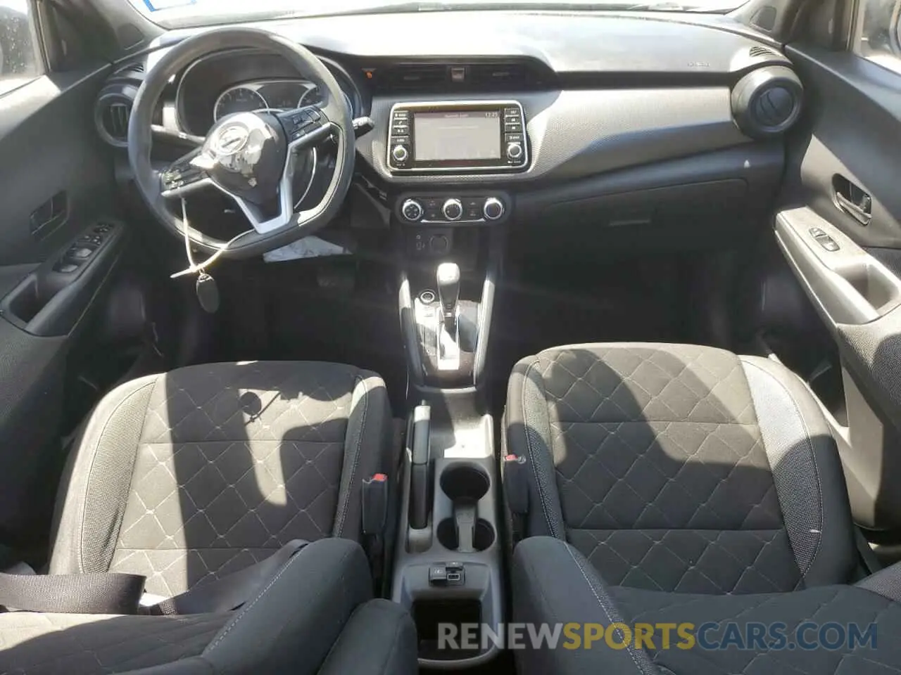 8 Photograph of a damaged car 3N1CP5BV2LL550115 NISSAN KICKS 2020