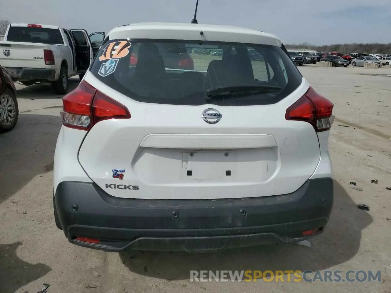 6 Photograph of a damaged car 3N1CP5BV2LL552611 NISSAN KICKS 2020