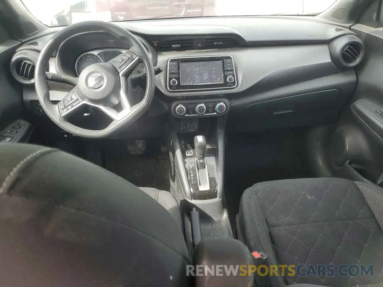 8 Photograph of a damaged car 3N1CP5BV2LL552611 NISSAN KICKS 2020
