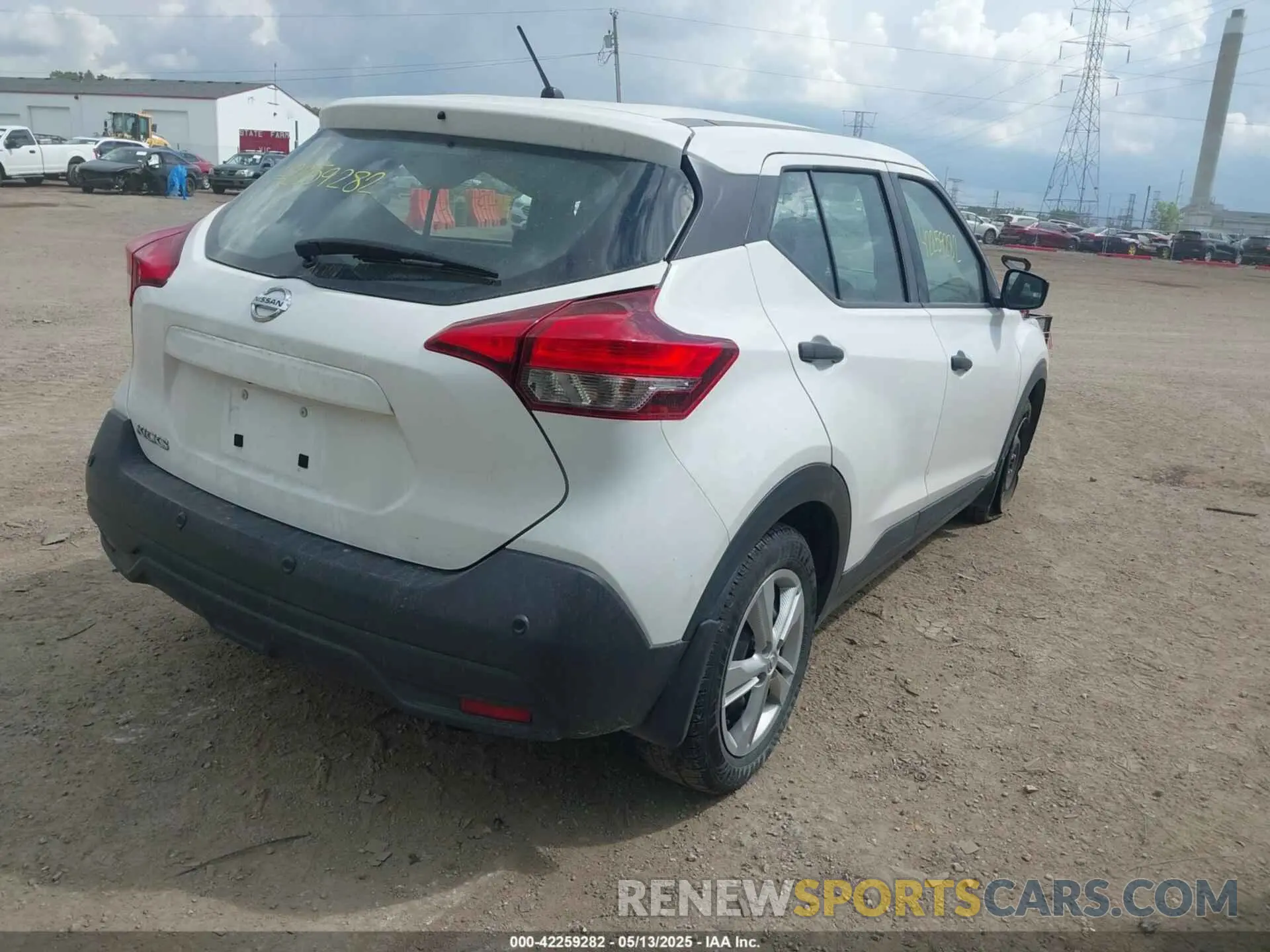 4 Photograph of a damaged car 3N1CP5BV2LL556609 NISSAN KICKS 2020
