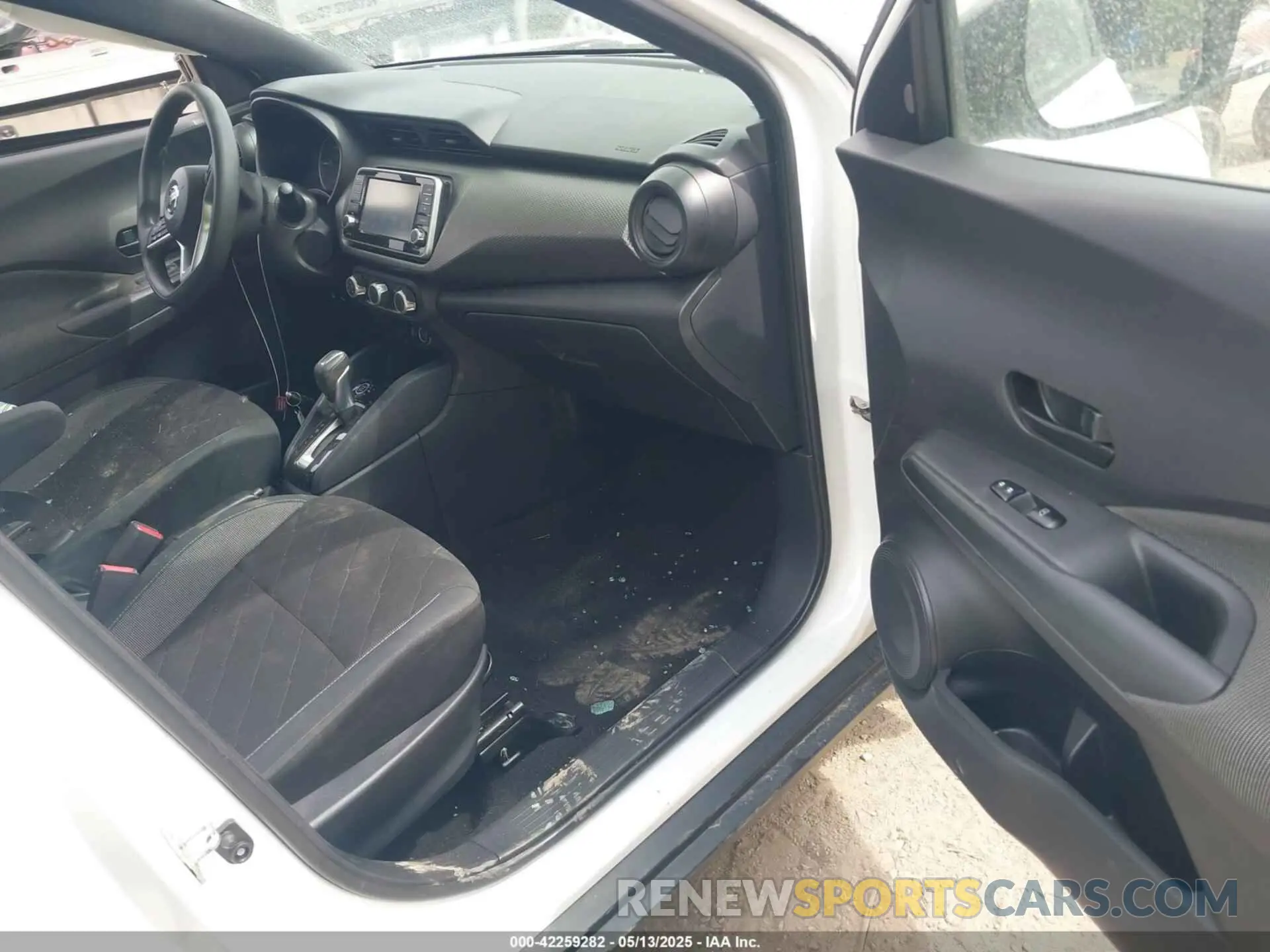 5 Photograph of a damaged car 3N1CP5BV2LL556609 NISSAN KICKS 2020