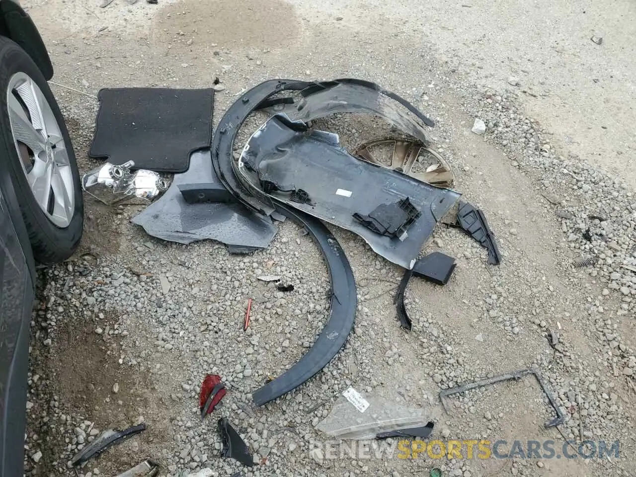 13 Photograph of a damaged car 3N1CP5BV2LL575371 NISSAN KICKS 2020