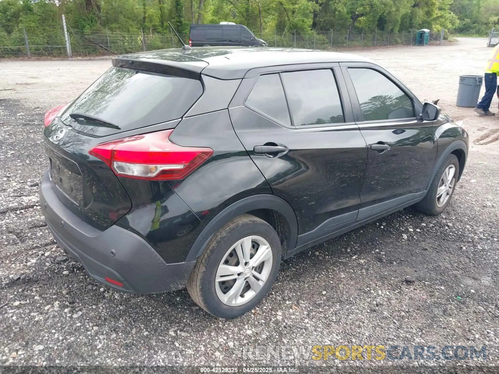 4 Photograph of a damaged car 3N1CP5BV3LL490569 NISSAN KICKS 2020